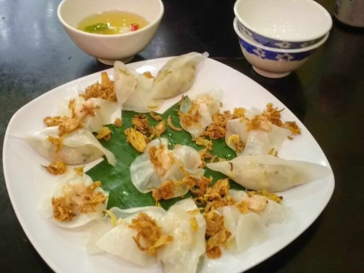 Best foods in Hoi An. White rose dumplings