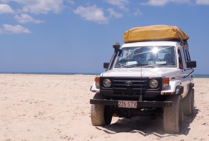 Fraser Island 4 wheel drive tour. Things to do on Fraser Island