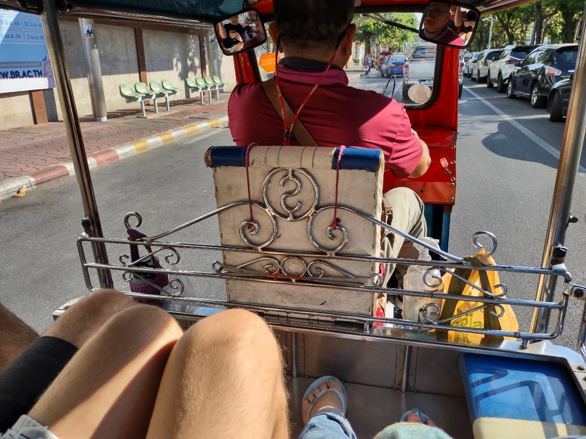 How to visit places in Bangkok by tuk tuk