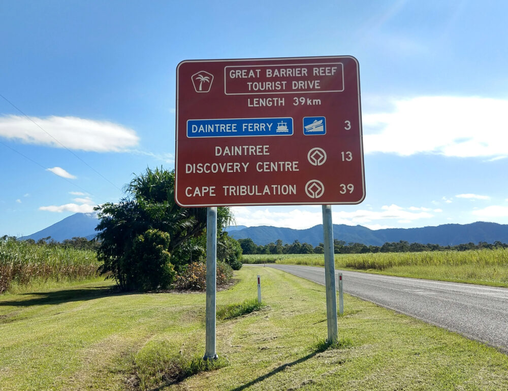 Great Barrier Reef Tourist Drive to Daintree Rainforest
