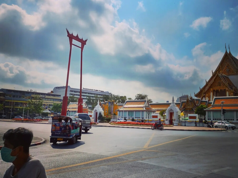 road and vehicles in Thailand (travel blog)