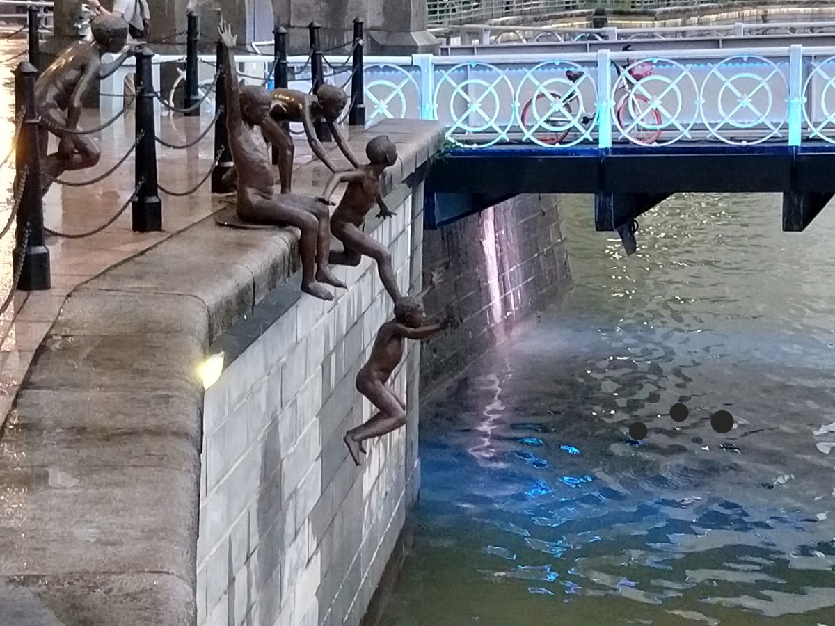 Singapore Heritage Statue
