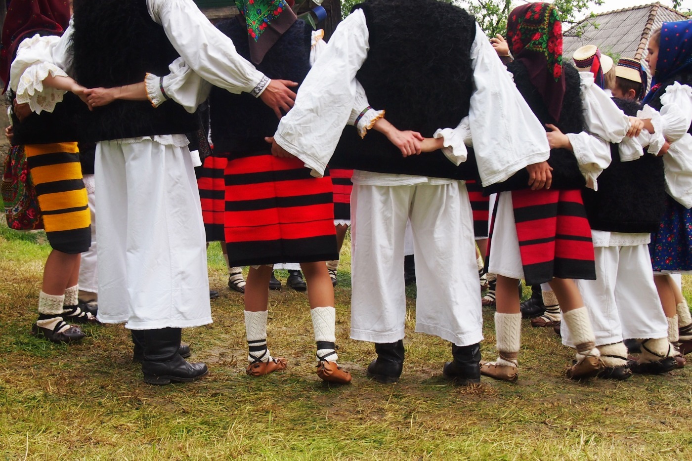 What to Know About Romania Romanians dancing