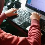 Kids learning from worldschooling